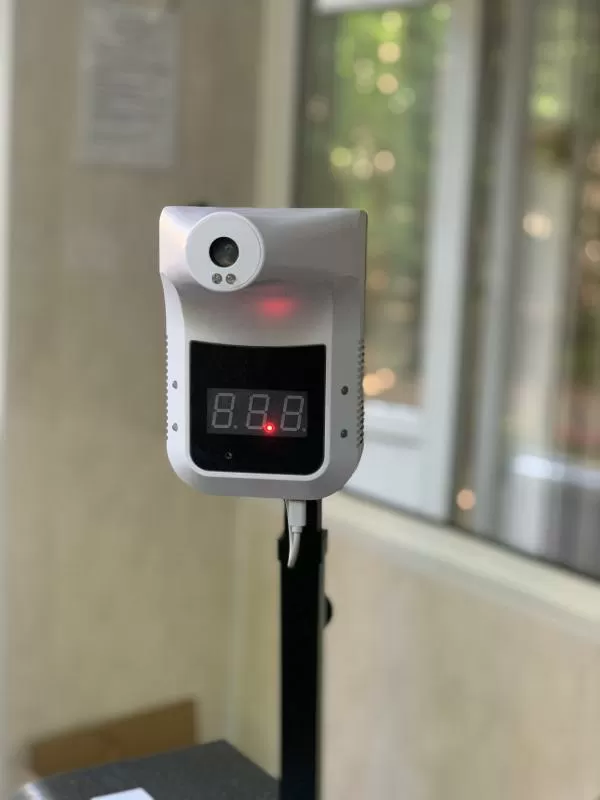 Установка стационарного измерителя температуры на турникет в Курске 